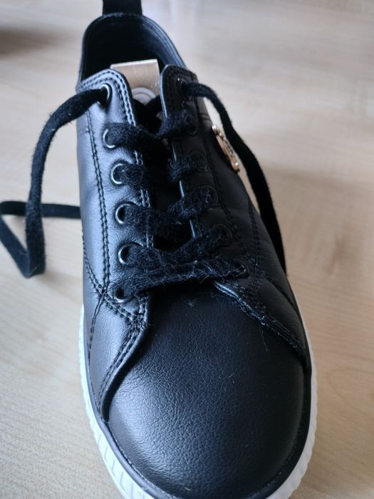 Sneakersy skórzane 36
