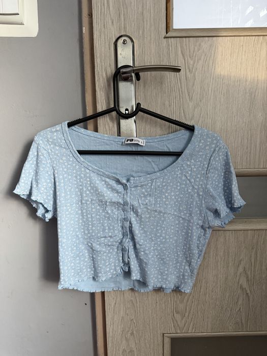 Jasno niebieski crop top FB Sister