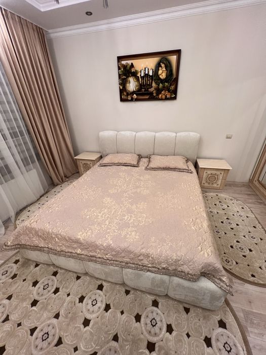 Здається 2-х кімнатна квартира в центральній частині міста (подобово)