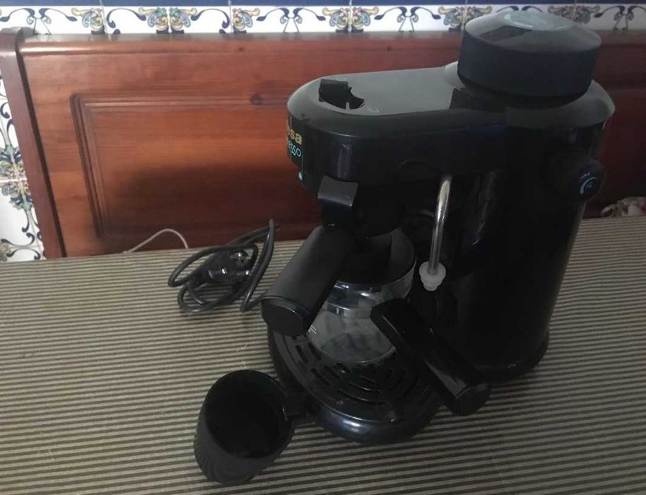 Máquina de café UFESA só liguei para experimentar.