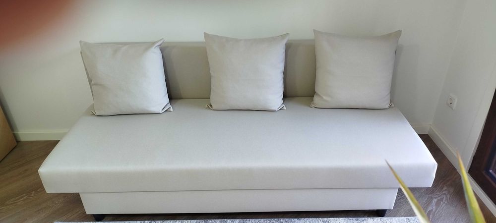 Sofá cama como novo, com 3 almofadas