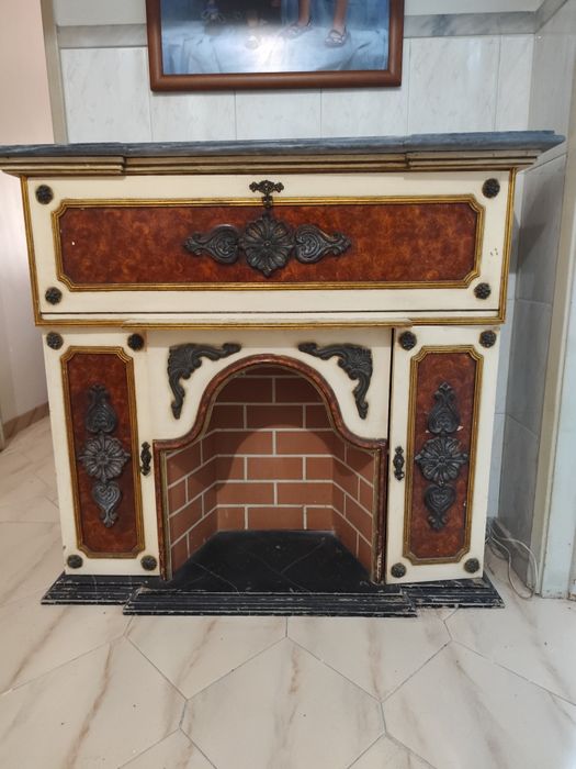 Móvel bar com lareira decorativa