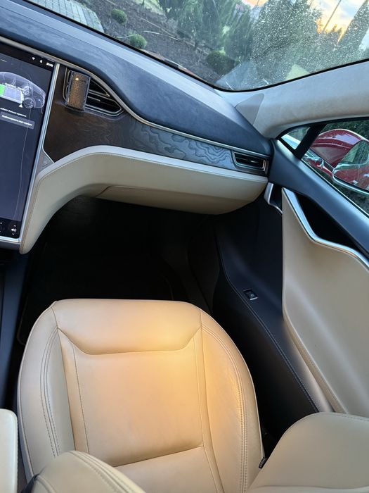 Tesla Model S 2016