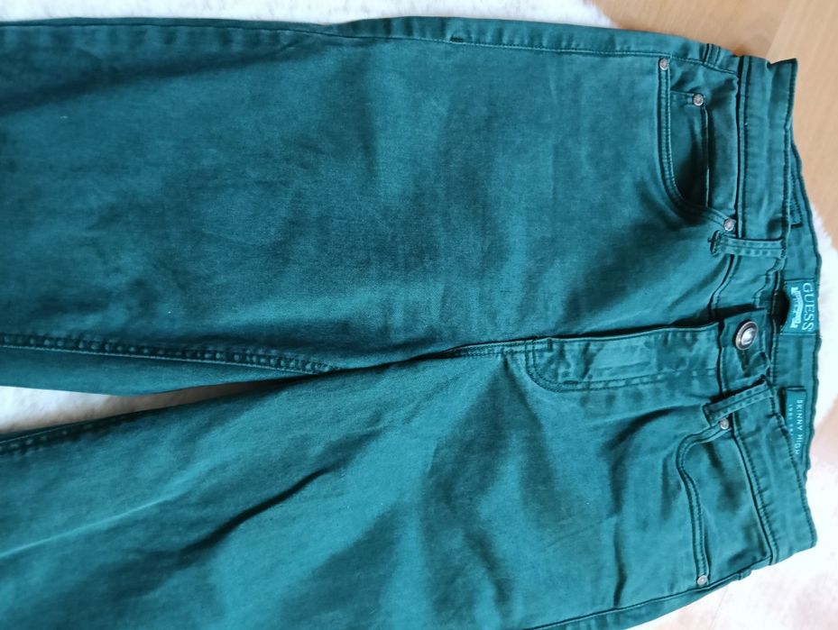 Zielone spodnie Guess