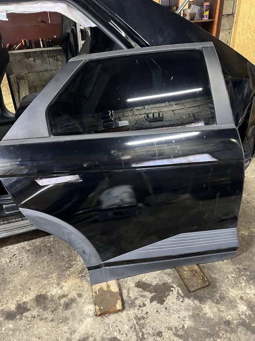 Двері ioniq 5  колір mzh