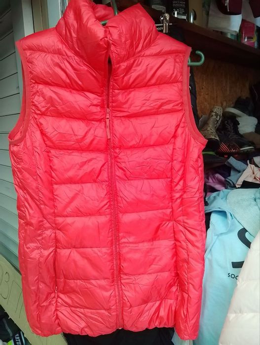 Безрукавк жіноча. Розмір S. Ціна за одну-300.