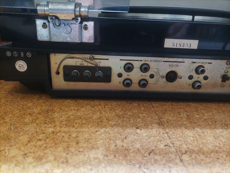 Gira discos / K7 / rádio amplificado Sony