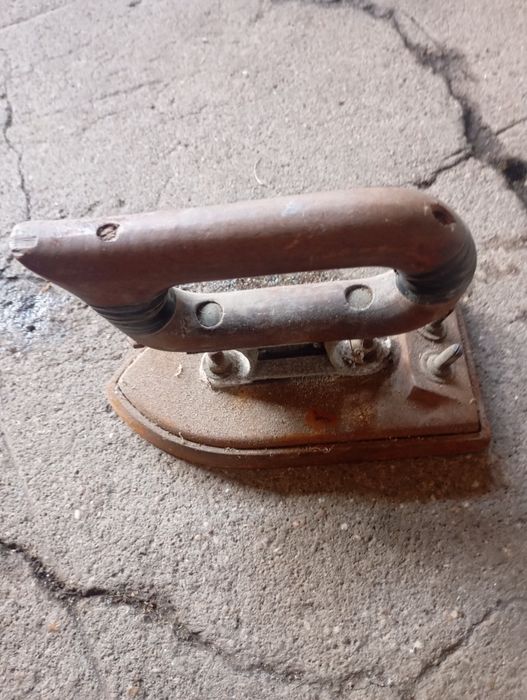 Vendo este ferro muito bonito bom estado