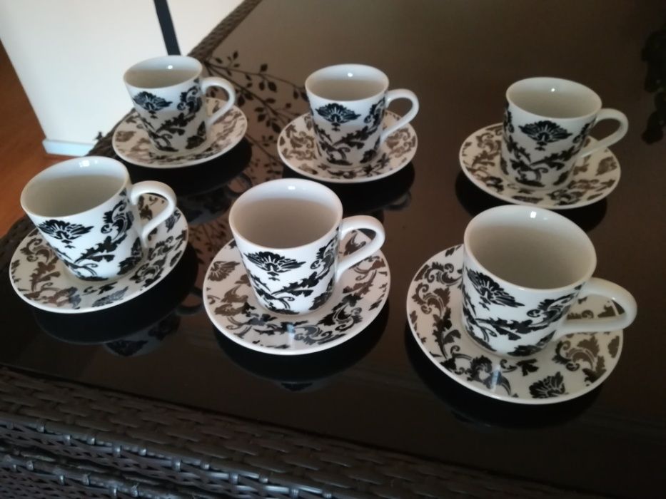 Conjunto de 6 Chávenas c/pires (de porcelana, marca "Fisura") NOVO
