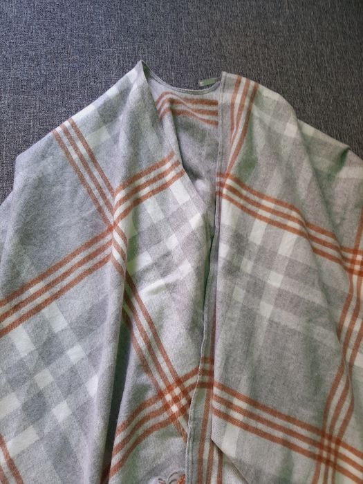 Szal  w kratę z frędzlami