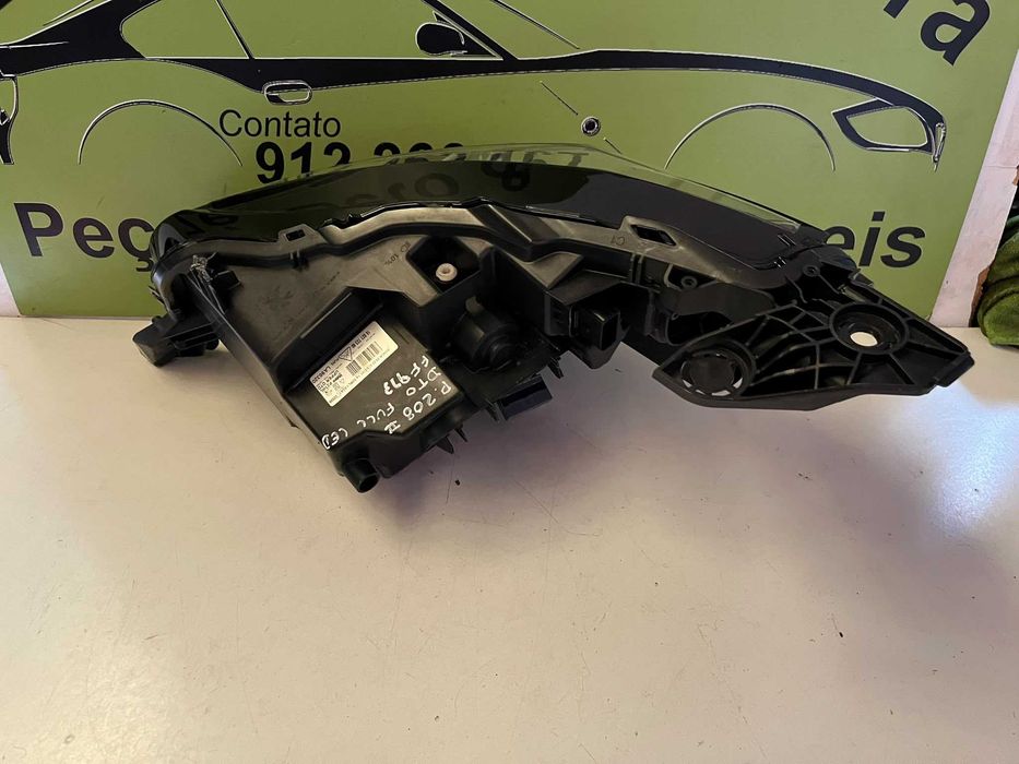 Peugeot 208 II / 2008 II - Farol Direito Full Led - FF913