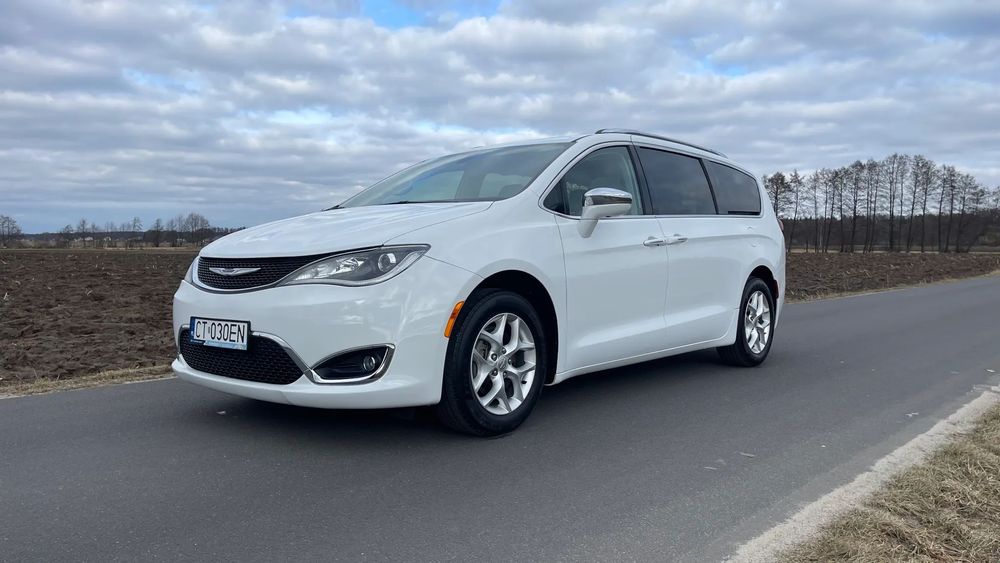 Chrysler Pacifica Chrysler Pacifica Limited jasny środek Carplay panorama zarejestrowana