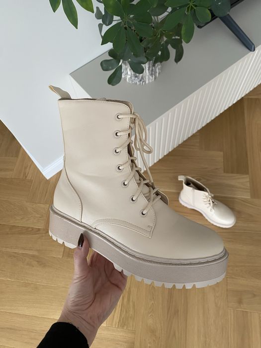 Nowe trapery damskie bezowe ocieplane buty