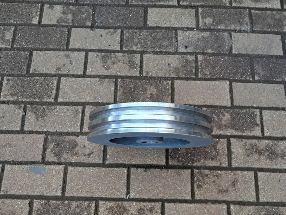 Koło pasowe , szajba  otwór fi 42mm, średnica koła 31,5cm . Wysyłka