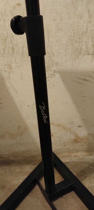 Statywy pod monitory studyjne