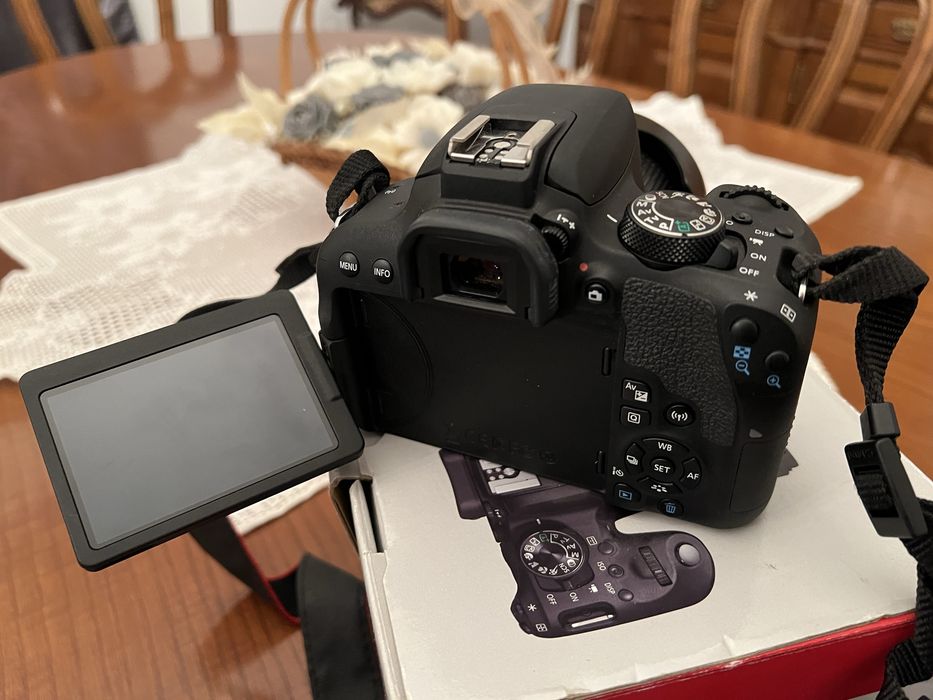 CANON 800D 18-55MM + Mala + Acessórios