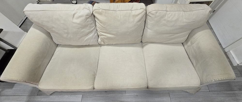 Sofá IKEA-Modelo EKTORP