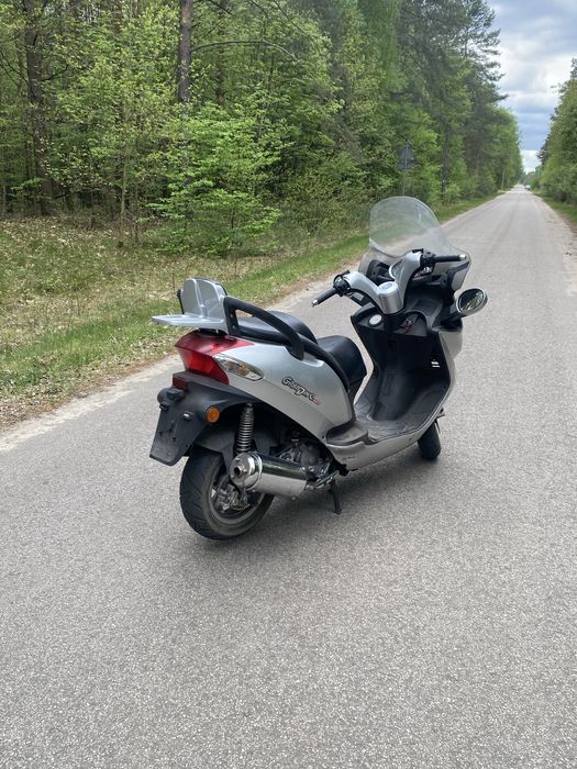 Skuter Kymco GranDink 125.