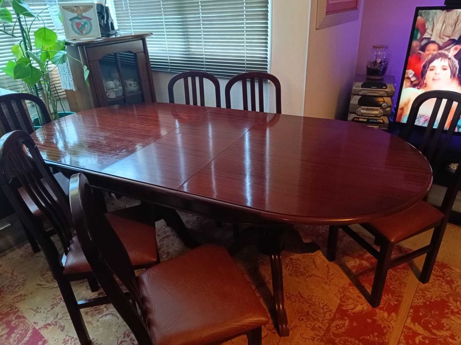 Movel de sala com bar mesa e seis cadeiras estofadas de novo