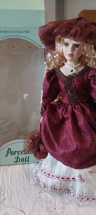 Boneca de porcelana