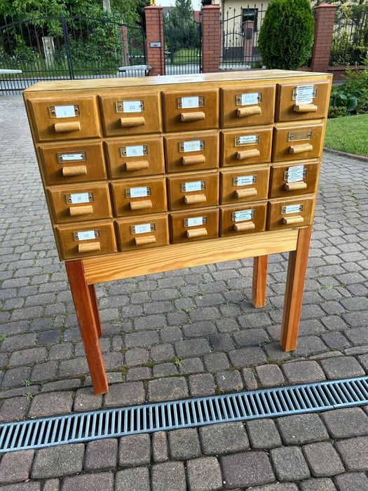 Szafka biblioteczna