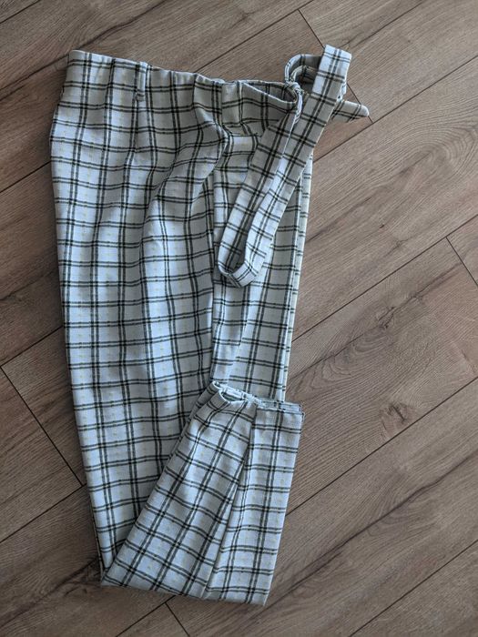 Spodnie damskie 46 elegancka kratka zgrabne uciągliwe Asos pas104