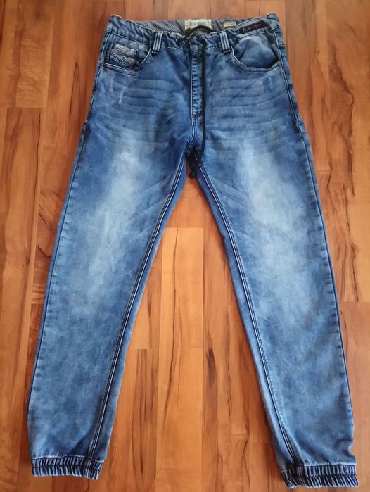 Spodnie jeansowe młodzieżowe