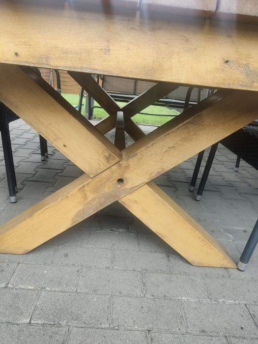 Stół ogrodowy z drewna