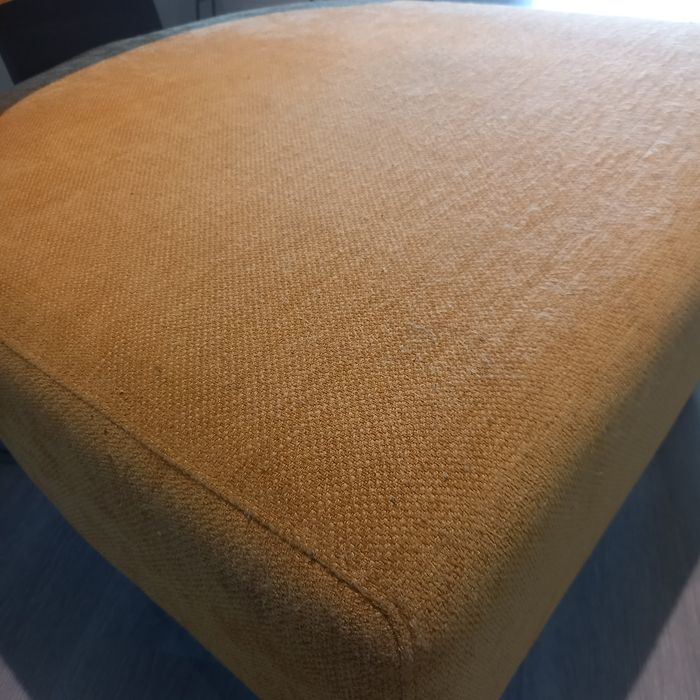 Vendo cadeirão cor amarelo
