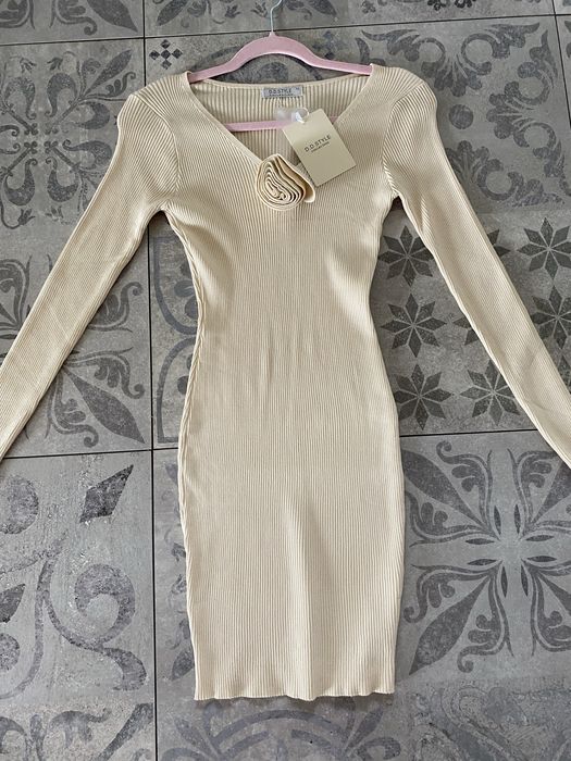 Sukienka beżowa z róża S/M/L