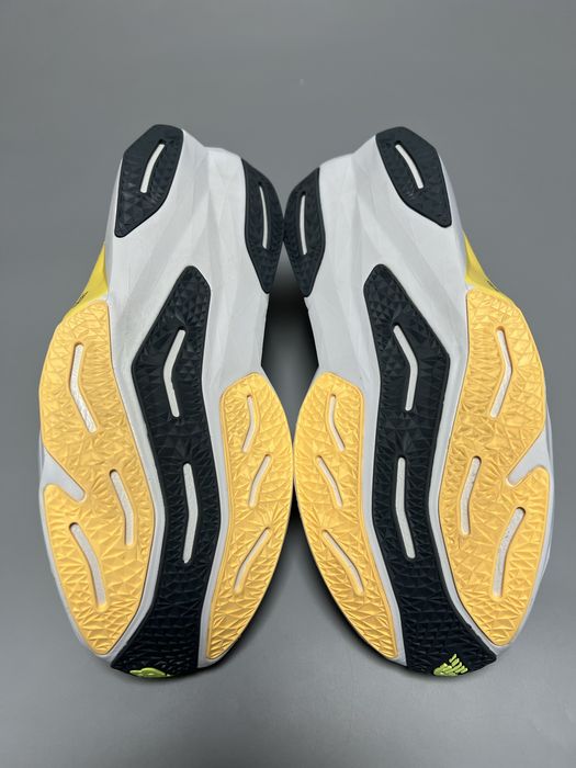 Бігові кросівки New Balance Fuel Cell Rebel V4 Wide Оригінал MFCXLL4