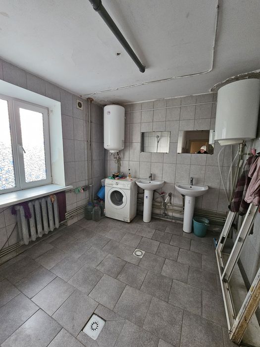 Оренда кімнати в гуртожитку Клініка