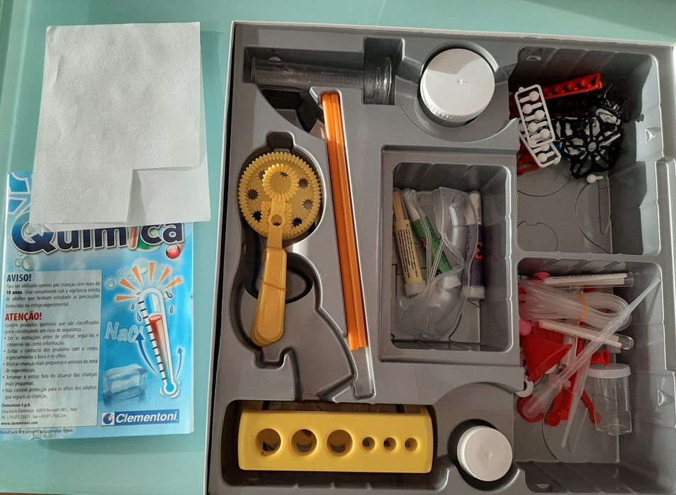 Kit de 200 experiências de Química - Clementoni