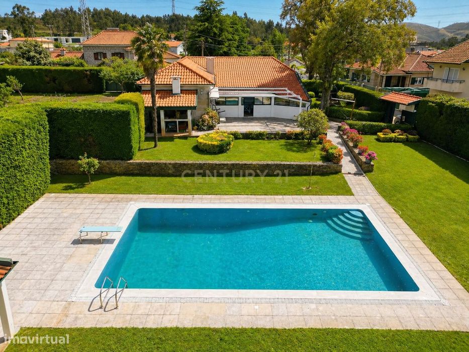 Moradia T3 com excelente privacidade, piscina e grande espaço exterior