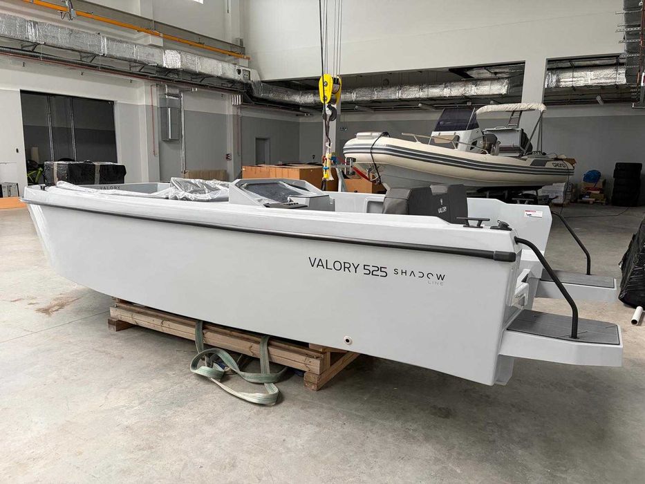 Valory Premium V525 - łódź motorowa otwarto-pokładowa, spacerowa, OD RĘKI!