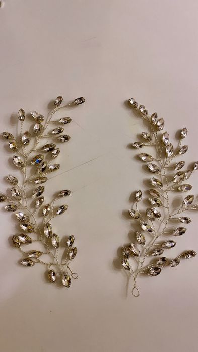 Весільна прикраса у волося