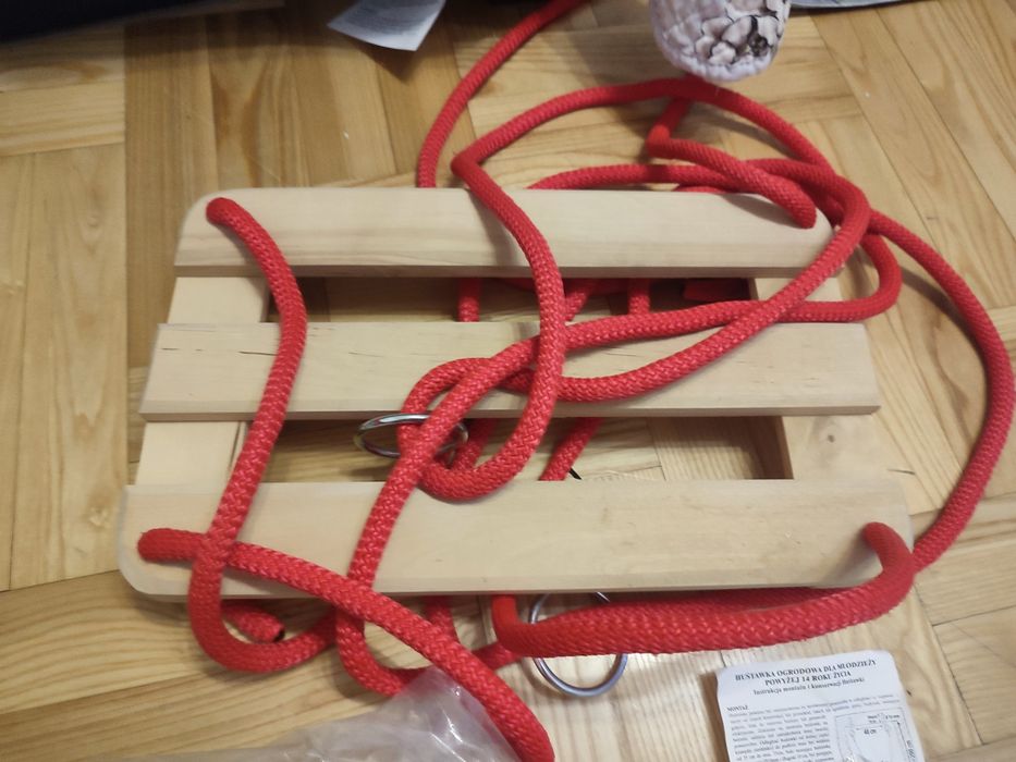 Nowa huśtawka ogrodowa dla młodzieży