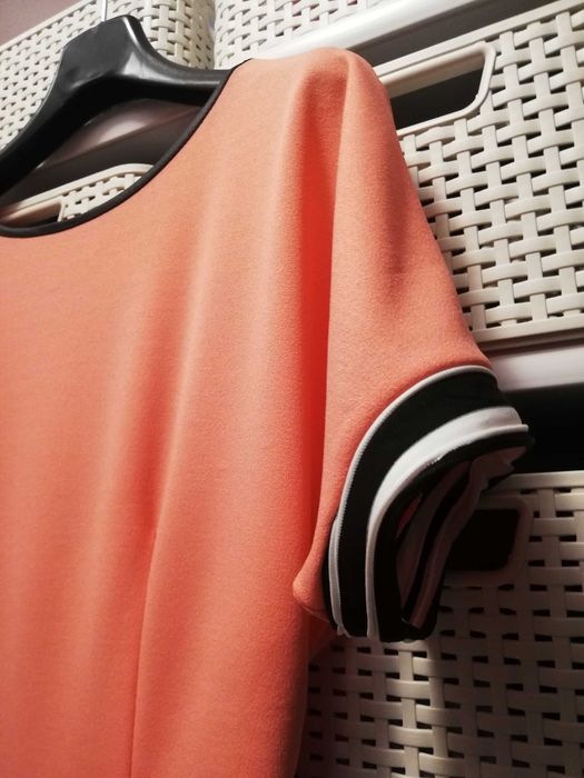 Włoska elegancka sukienka mini z krótkimi rękawkami S