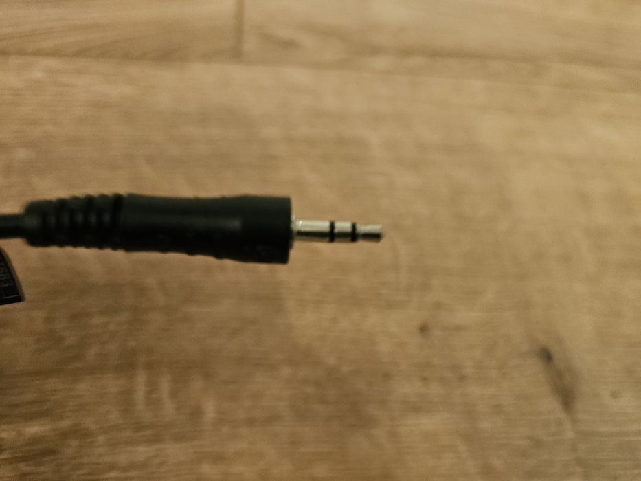 Sprzedam mikrofon przewodowy.