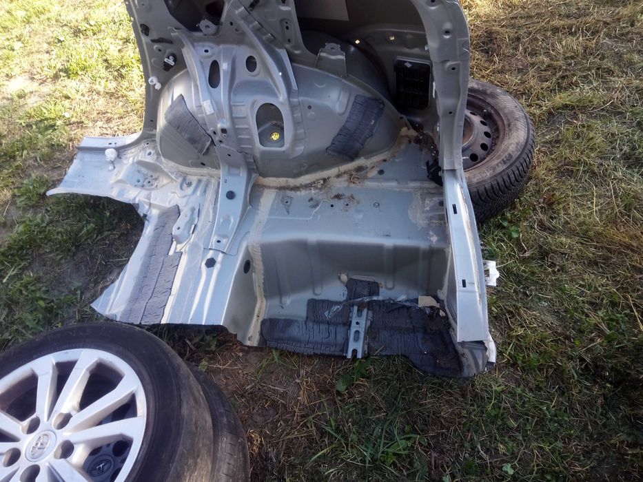 TOYOTA VERSO 09-18 BŁOTNIK ćwiartka prawy tył
