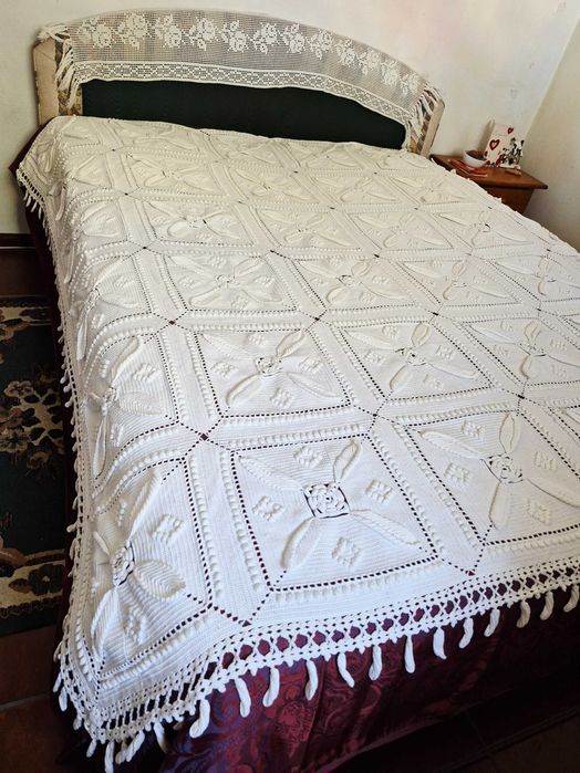 Colcha de crochê feita à mão