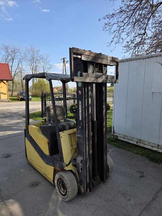 Wozek widlowy jungheinrich 3 kolowy triplex elektryczny  linde