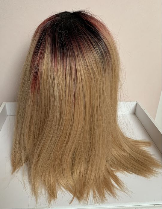 Peruka lace front miodowy blond prosta wig czarno różowy odrost