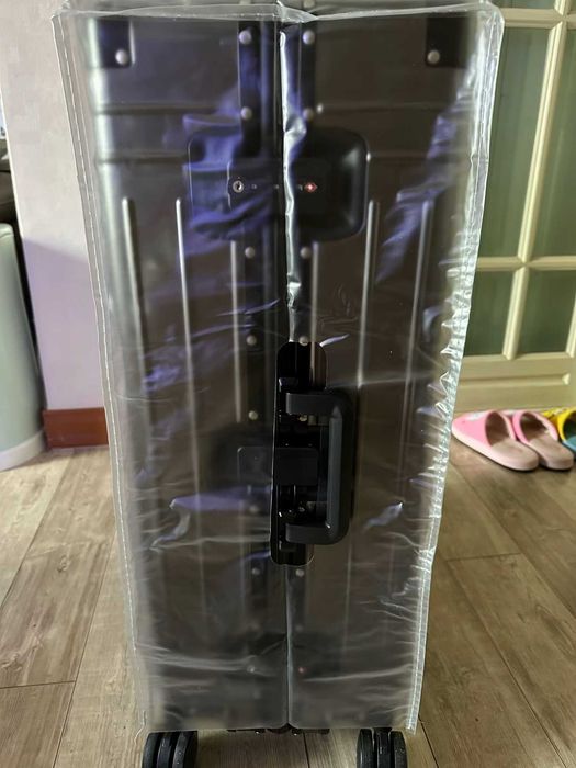 Walizka na kółkach ze stopu aluminium kolory rozmiar 28"