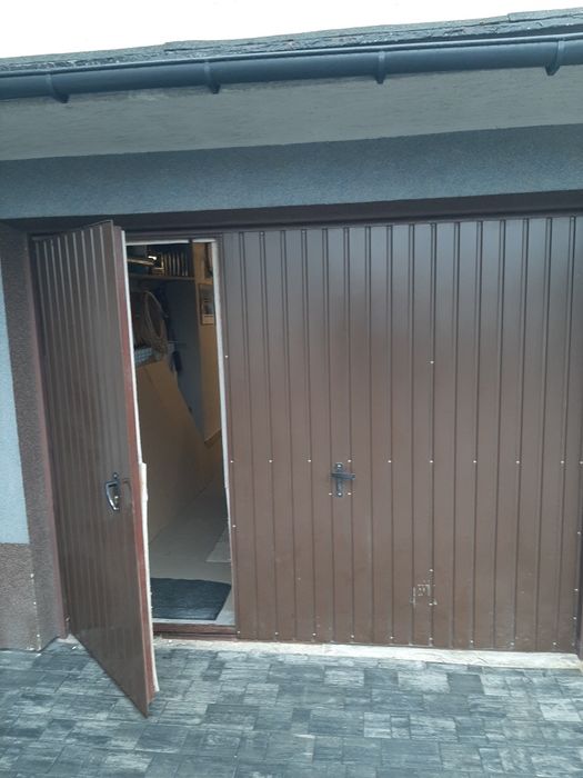 Brama garażowa z furtka