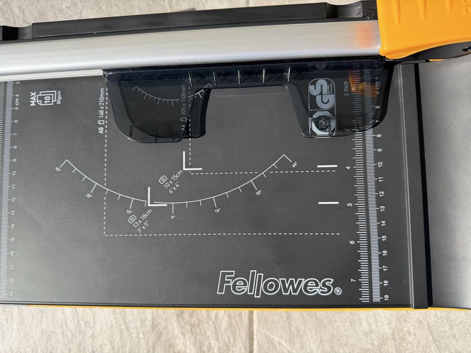 Guilhotina Fellowes Neutron + 2 cartuchos de laminas