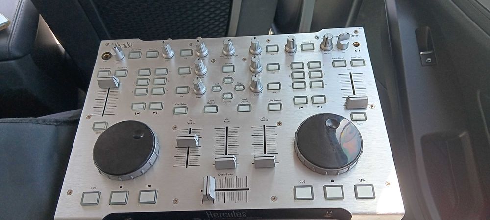 Sistema de som Ibiza amplificado + mesa de DJ Hércules dj console rmx