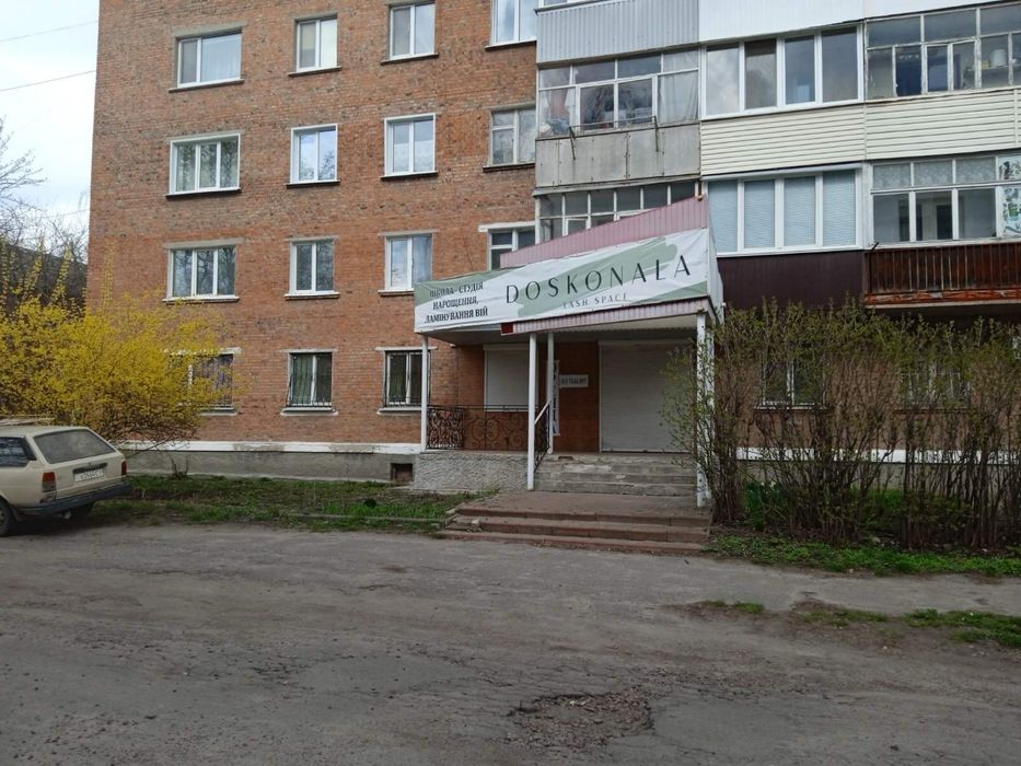 Здам в оренду нежитлове примiщення магазину у центрi мiста