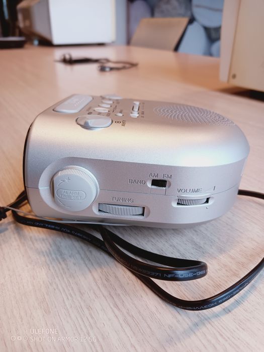 Радиоприёмник FM GRUNDIG и SONY с функцией часов, таймера, будильника