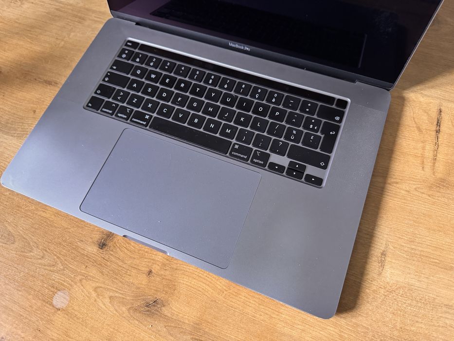 Macbook pro 16 2019 a2141 16/512 i7 radeon 5300m